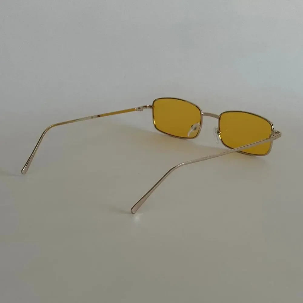 Retro square sunglasses with yellow